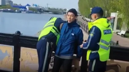 «Власть в голову ударила?»: в полиции Астаны объяснили видео с грубым задержанием велосипедиста