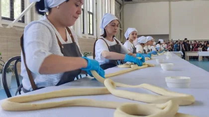 Рекорд Казахстана: лагман длиной 1,7 километра раскатали в Алматы