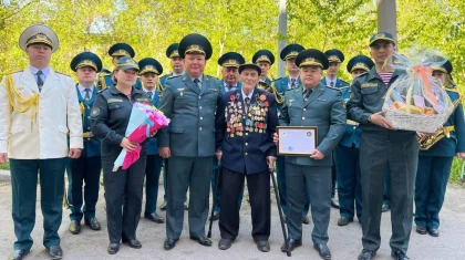 Гвардейцы поздравили 101-летнего ветерана войны в Караганде