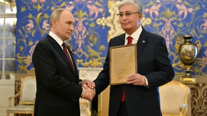 Путин передал Токаеву наградной лист его отца из архива Минобороны РФ