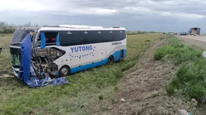 Водитель автобуса погиб при столкновении с грузовиком в Актюбинской области