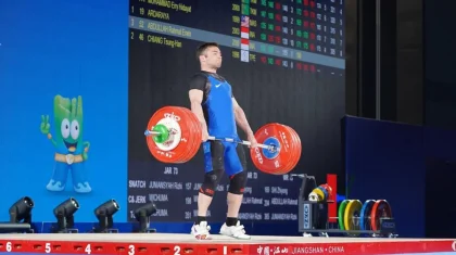 Казахстанский штангист завоевал бронзу на чемпионате Азии в Китае