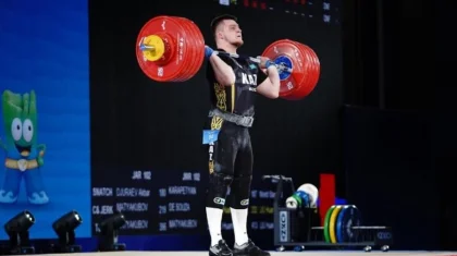 Артем Антропов завоевал серебро на чемпионате Азии по тяжелой атлетике
