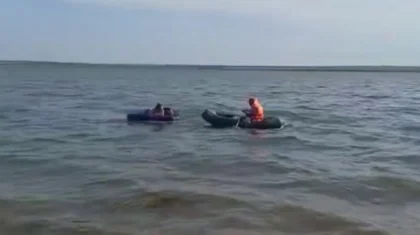 В Семее двух девушек на матрасе унесло течением по Иртышу