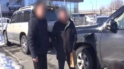 Чиновника поймали с поличным в Талдыкоргане: кадры задержания появились в Сети