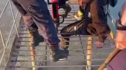 В Шымкенте мальчик застрял между прутьями моста и вызвал себе спасателей