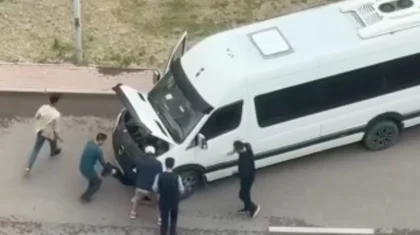 Водителя придавил собственный микроавтобус в Караганде (ВИДЕО)