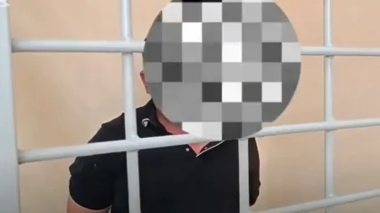 Суд отправил под арест подозреваемого в нападении на девушку в подъезде в Сатпаеве