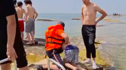 Мальчик едва не утонул в Каспийском море (ВИДЕО)