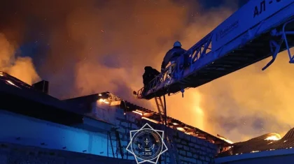 Повышенный ранг вызова: крупный пожар сняли на видео в Щучинске (ВИДЕО)