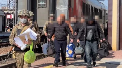 Присвоил 63 млн тенге и скрылся: беглеца экстрадировали из России в Казахстан (ВИДЕО)