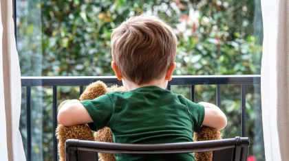 Трагедия в Павлодаре: с шестого этажа выпал 6-летний особенный ребенок