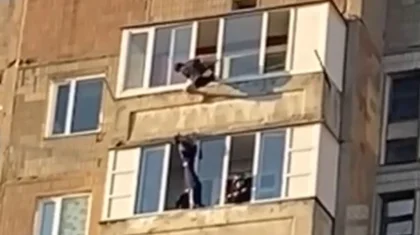 Полицейский в Караганде спас мужчину, пытавшегося спрыгнуть с 9 этажа