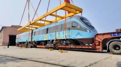 В Астану доставили первые два состава LRT (ВИДЕО)