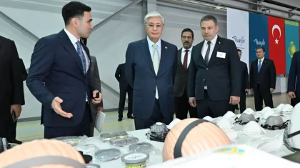 Президент посетил завод по производству респираторов и противогазов