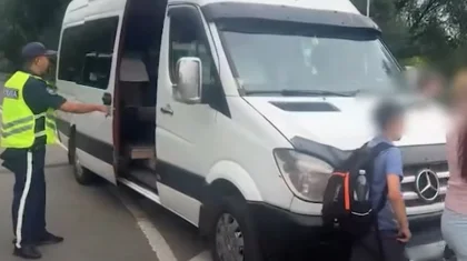 Пьяный водитель автобуса вез детей в загородный лагерь в Алматы