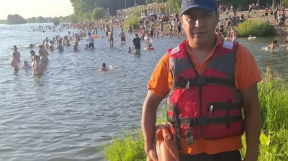 Отца с сыном, которых уносило течением на Иртыше, спасли в Усть-Каменогорске