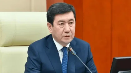 Ерлан Кошанов заявил о необходимости проведения парламентских слушаний по ИИ