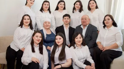 Десять дочерей сделали отцу на юбилей роскошный подарок в Актау