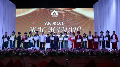 «С успешным стартом в карьере, молодой профессионал!» — в колледже имени Ясауи прошла  церемония вручения дипломов