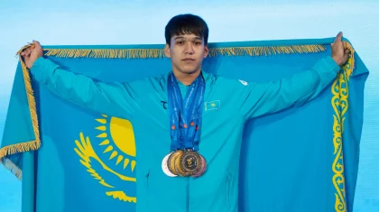 Казахстанский тяжелоатлет с тремя рекордами выиграл юношеский чемпионат Азии