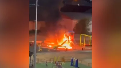 Мальчики в 4 часа утра сожгли детскую площадку в Жезказгане (ВИДЕО)