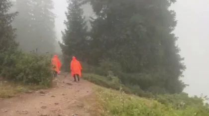 Двух девушек эвакуировали с пика Фурманова спасатели в Алматы