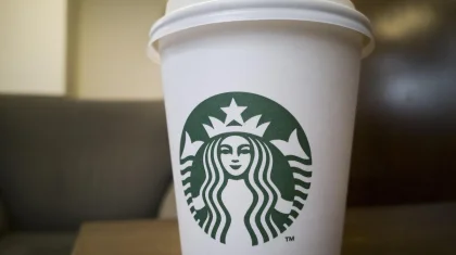 Starbucks обязал офисных сотрудников работать из офиса четыре дня в неделю