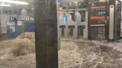 Метро Нью-Йорка ушло под воду из-за проливных дождей