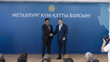 От имени президента премьер-министр вручил госнаграды работникам в честь Дня металлурга