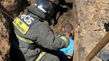 Мужчина упал в двухметровую траншею в Костанае