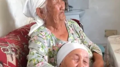 Две бабушки-сестры растрогали казахстанцев до слез (ВИДЕО)