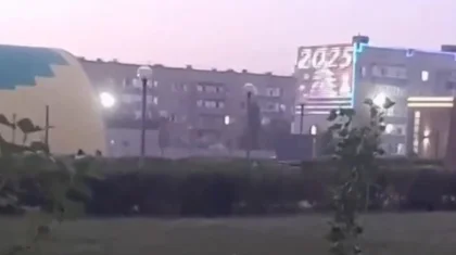 Изнывающих от жары жителей Кандыагаша поздравили с Новым годом (ВИДЕО)