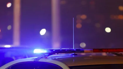 Карагандинка выпала из окна многоэтажки: момент попал на видео