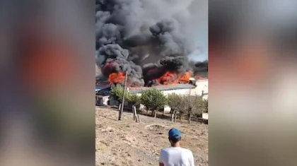 Крупный пожар сняли на видео на юге Казахстана: сгорел Дом культуры