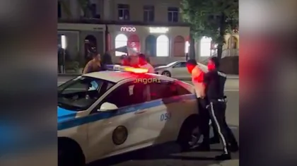 Полицейские пострадали в массовой драке у «Театралки» в Алматы (ВИДЕО)