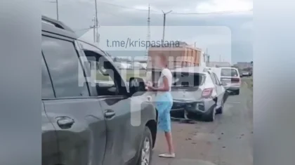 Молодой водитель Land Cruiser устроил автомобильное «домино» в Уральске (ВИДЕО)