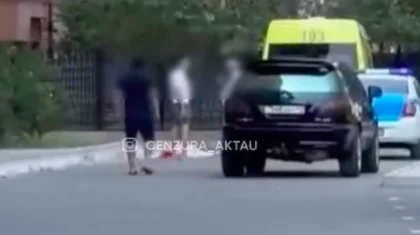 Смерть на глазах у жильцов: подросток выпал из окна многоэтажки в Актау (ВИДЕО)