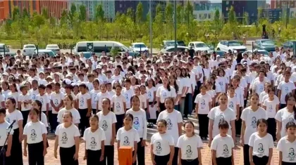 5 тысяч школьников исполнили песню Абая в честь 180-летия поэта в Астане