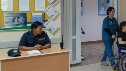 Из-за нападений на медиков в больницах Казахстана установили 152 полицейских поста