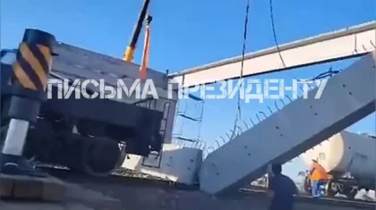 Бетонная балка упала на рабочих на ж/д путях в Карагандинской области (ВИДЕО)