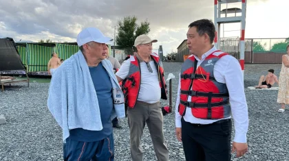 Депутат Мажилиса ознакомился с ситуацией на побережье Алаколя