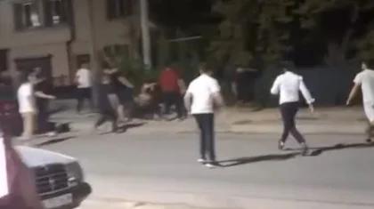 Десятки мужчин устроили массовую драку в Шымкенте (ВИДЕО)