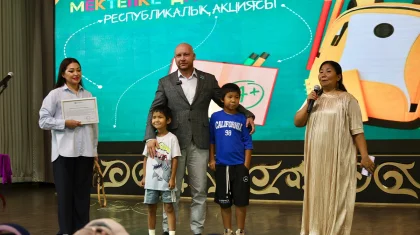30-летие Конституции РК: в Алматы провели акцию «Соберем ребенка в школу!»
