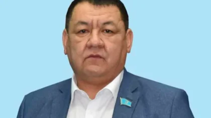 Экс-депутата объявили в розыск и силой привели в суд в Шымкенте