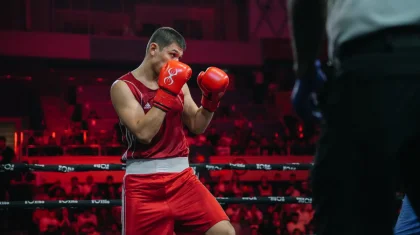 Казахстанский боксер выиграл первый бой на чемпионате мира-2025