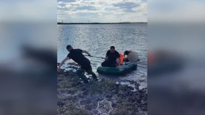 Рыбалка закончилась ЧП: лодка с детьми перевернулась на севере Казахстана