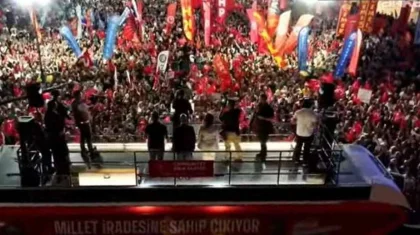 Антиправительственные протесты вспыхнули в Стамбуле (ВИДЕО)