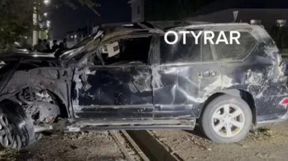 Подросток за рулем автомобиля врезался в столб в Шымкенте