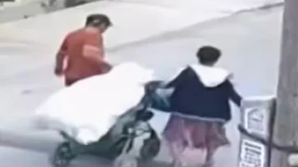 Супруги пыталась вывезти тело родственника на кладбище в детской коляске